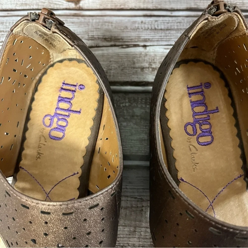 INDINGO by Clarks Bronze Thong Sandal Heel Zipper Closure Size 7